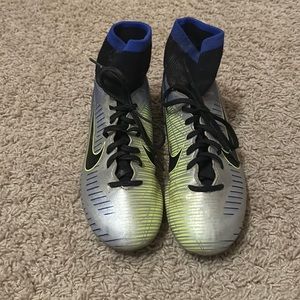 Boys size 4 Nike soccer cleats!